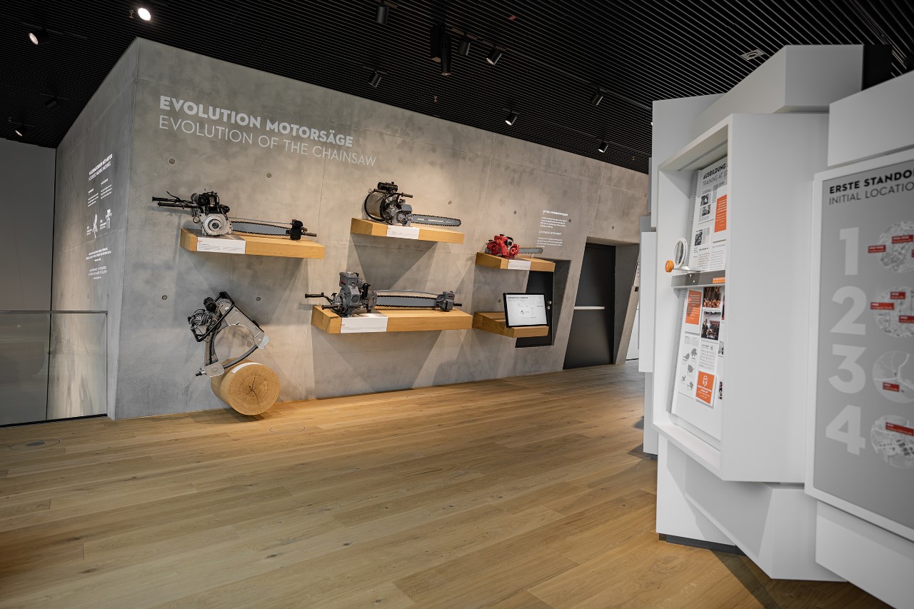 “Evolution of the chainsaw” exhibition area
