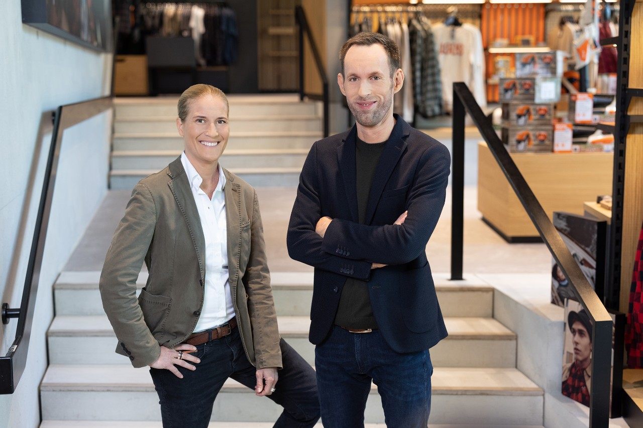 Sarah Gewert (1/VMV) and Paul F. Sumalowitsch (1/MCM) being interviewed at the Brand World